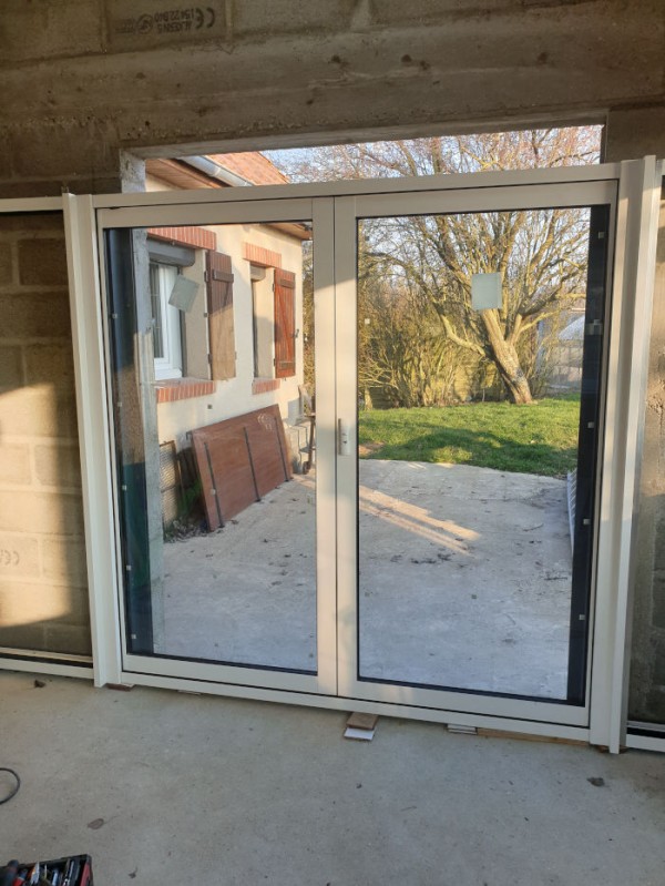 Baie vitrée PVC 2 vantaux à galandage